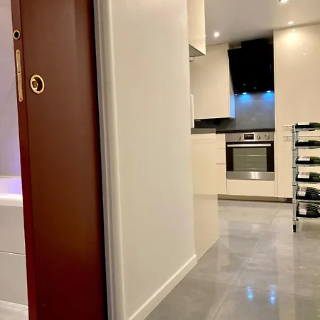 L'ecrin Des Orfevres - Triplex With Cathedral View *